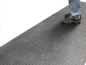 Tapis caoutchouc 10x0.6m pour passage de câble